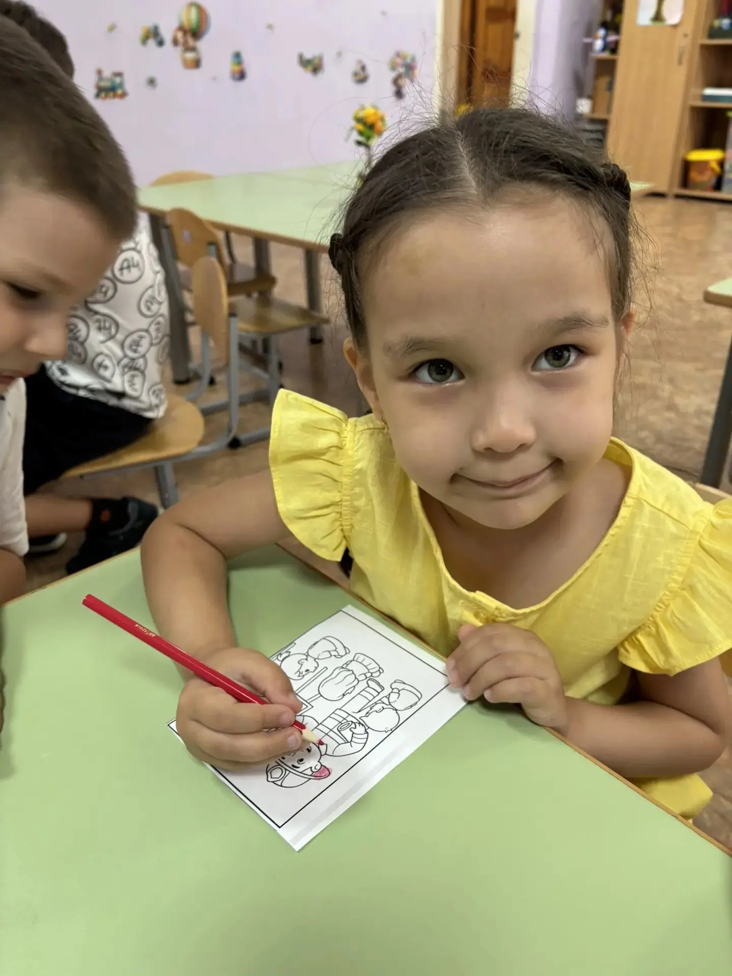 ⚡Кибербезопасность детей в ДОУ: основы защиты в цифровом мире
👫Воспитанники средней группы, как и с