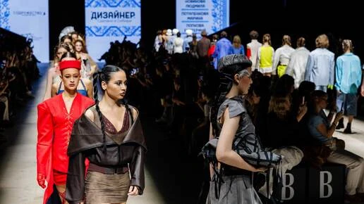 Кружево, мех и смелые формы: семь новосибирских дизайнеров представили коллекции на нед...