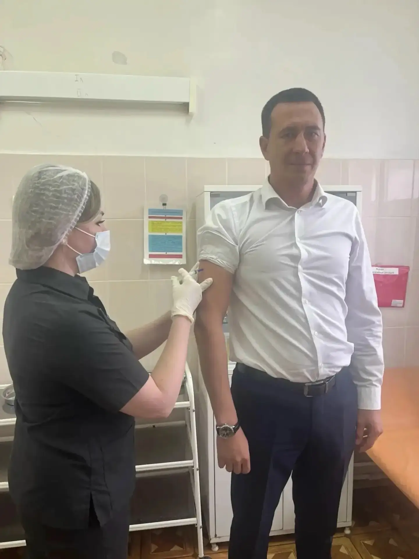 ❗В Туймазах главврач ЦРБ одним из первых привился от гриппа