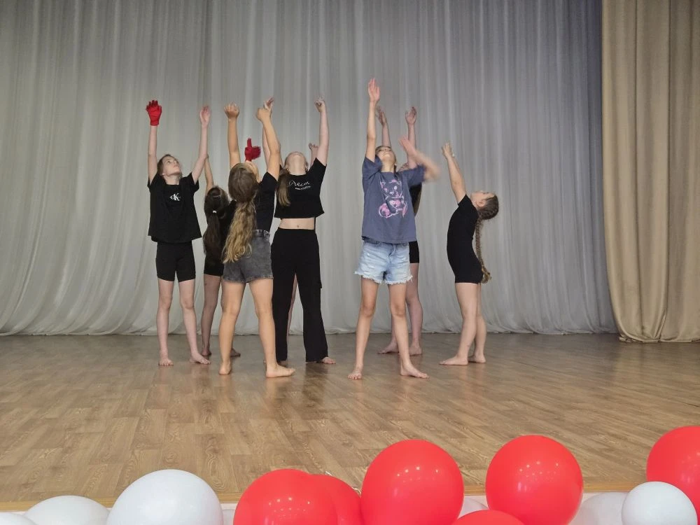 Подготовка к конкурсу полным ходом! 🔥 Наши девчата не знают покоя: репетиции, генерация идей. Мы на