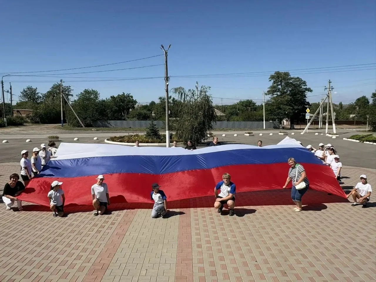 В Белокалитвинском районе ко Дню Государственного флага России прошла серия мероприятий...