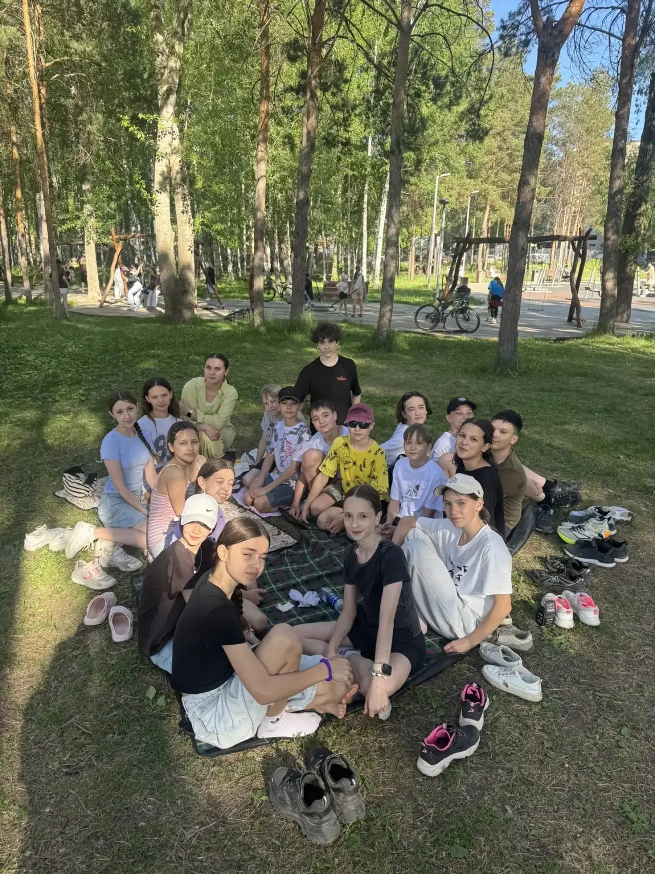 🌿 Лето близко: пикник на природе с классом!🌿  Наши гимназисты решили по-особенному отметить окончани