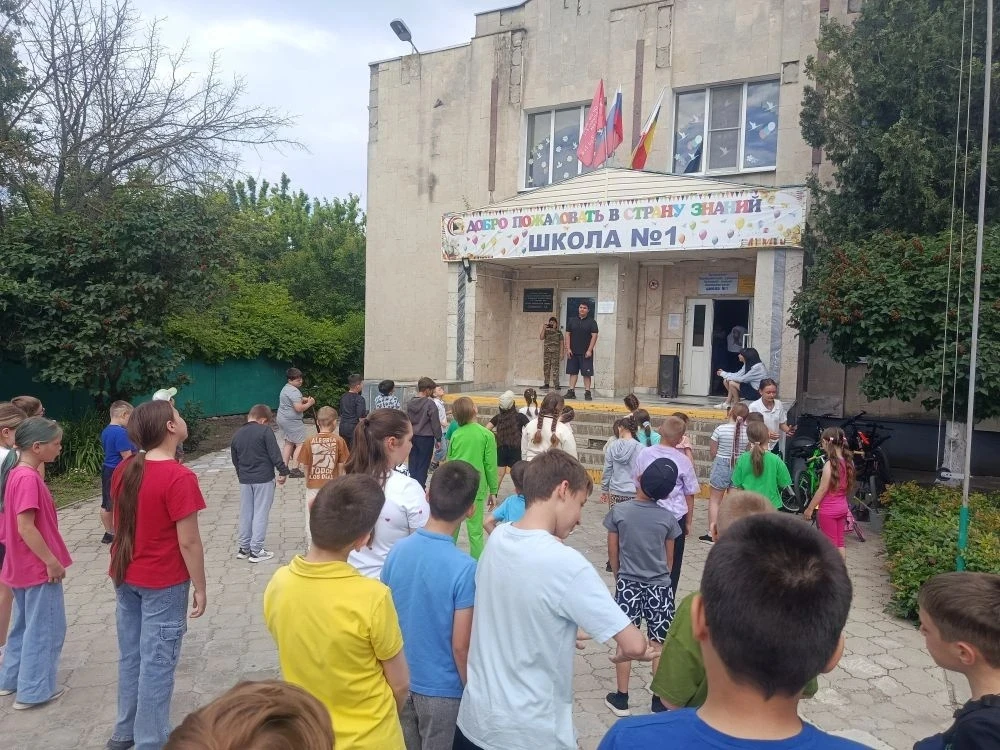 В пятый день работы пришкольного лагеря «Улыбка»  воспитанники МБОУ Кагальницкой СОШ №1:

📚 участво