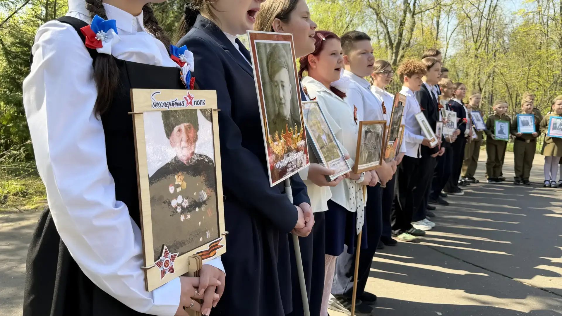 Письма и поделки участникам специальной военной операции передали школьники Люберец  🇷🇺 В лицее № 3 