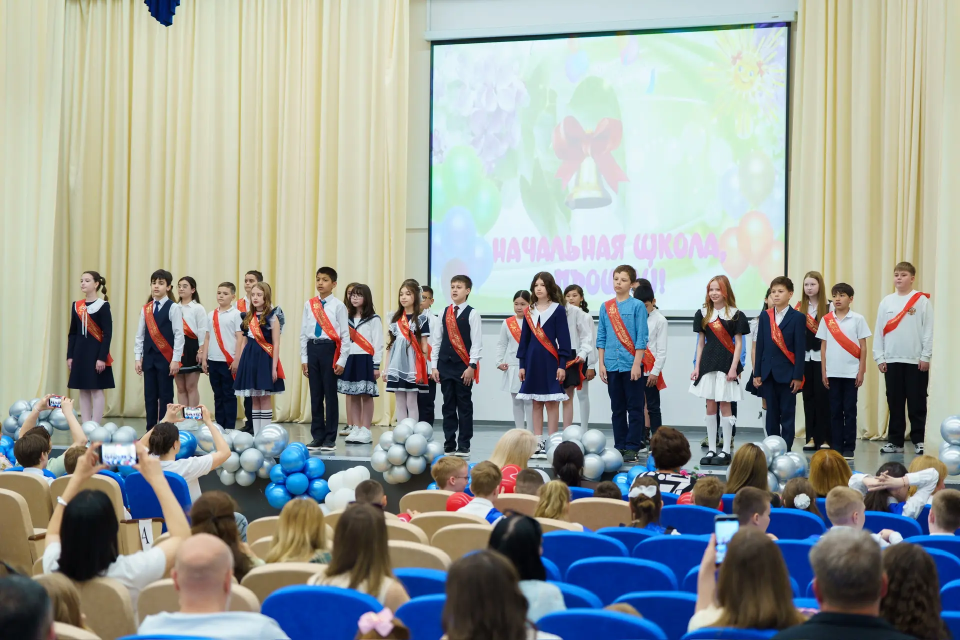 🎉 В начальной школе прозвенели последние звонки  В этом году в нашей начальной школе прошли яркие и 
