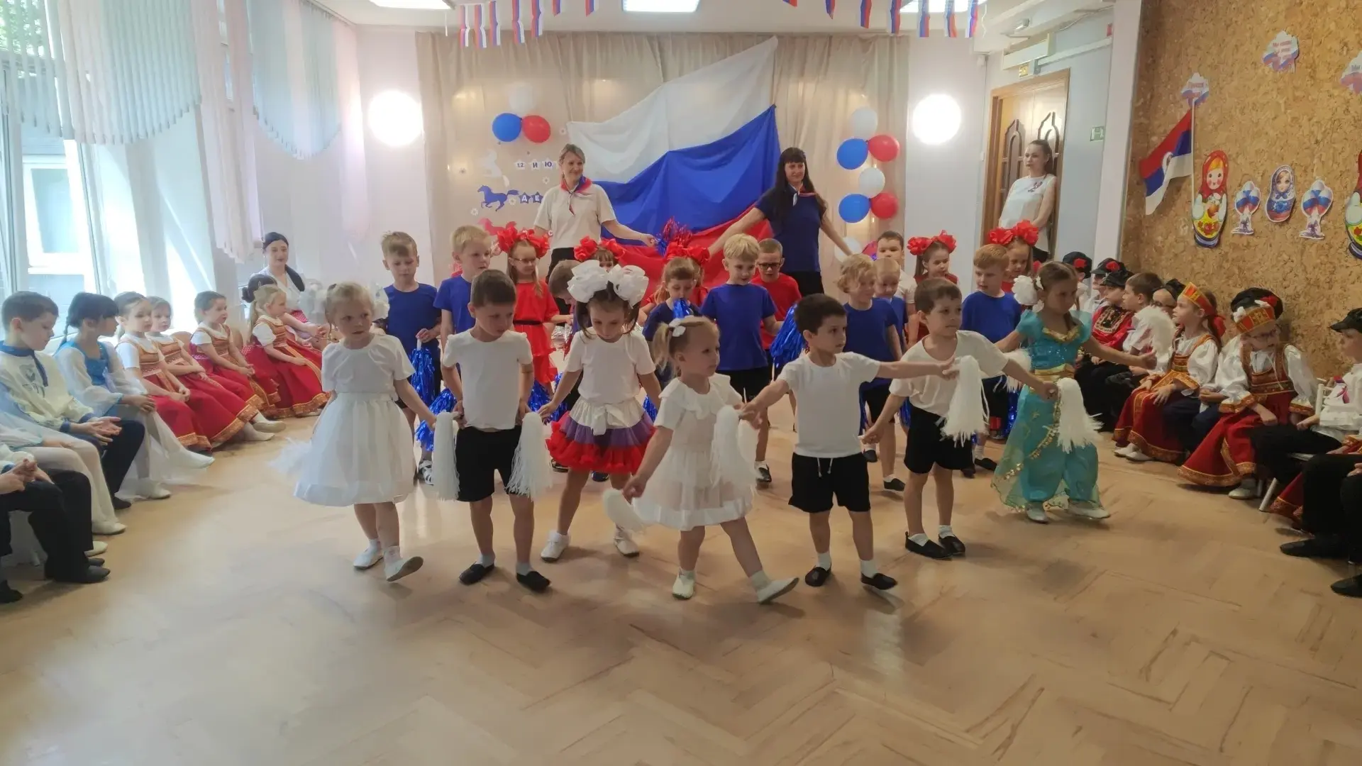 Сегодня в детском саду «Искорка» прошло яркое и значимое событие!

В честь Дня России прошло яркое м