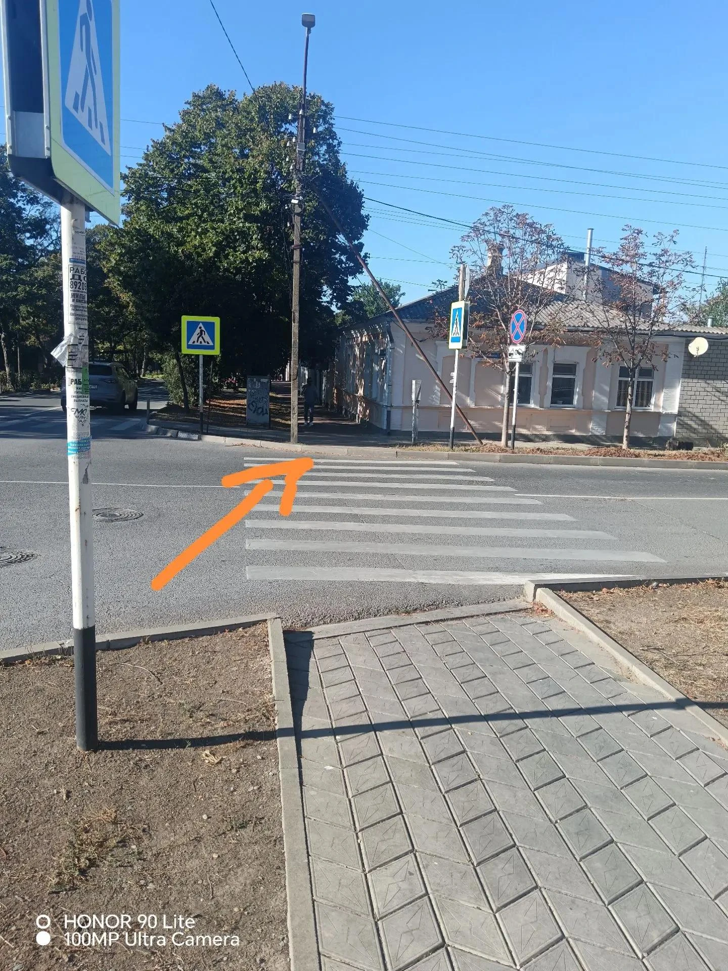 🚶 «Очень неудобно»: анапчане пожаловались на высокий бордюр на перекрестке