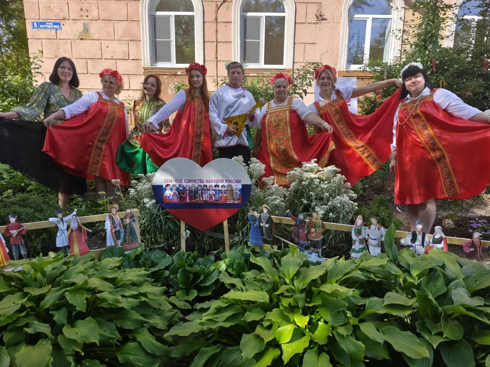 🌺 В этом году наша школа традиционно приняла участие в конкурсе "Цветущий город". Твор...