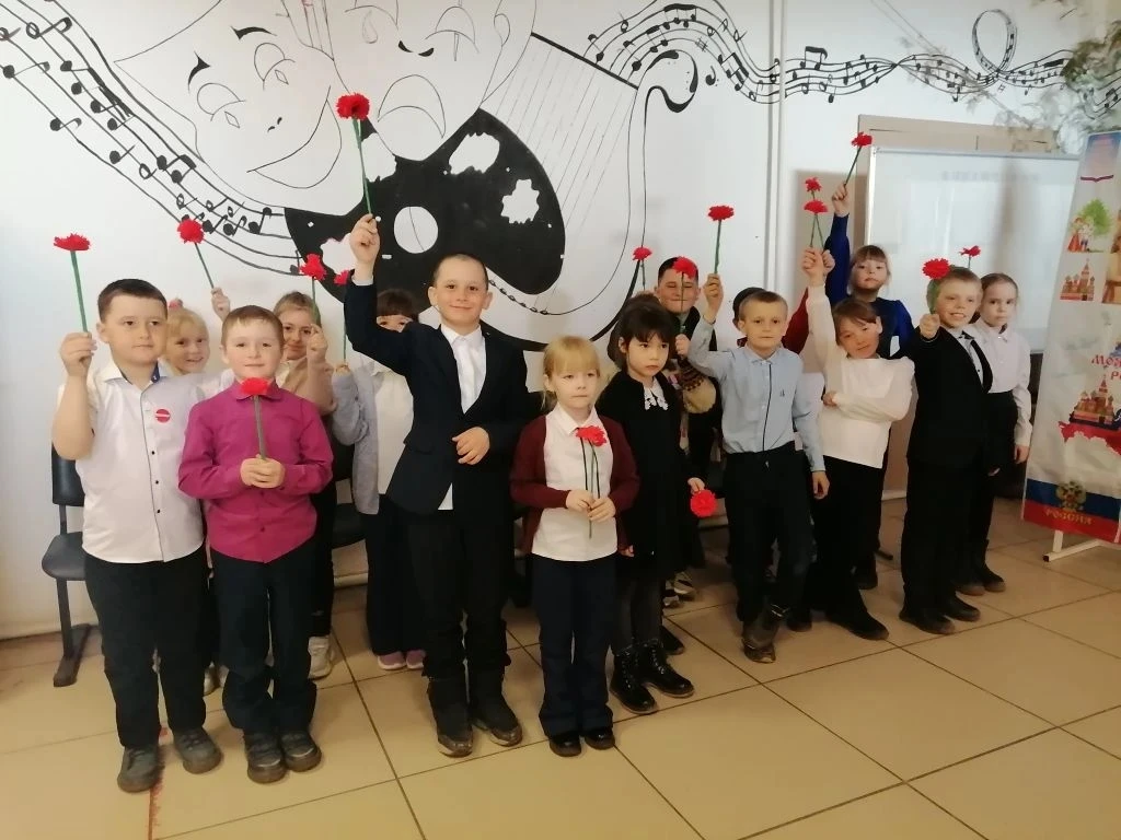 🕊️ «Гвоздика для Героя»: урок памяти для самых младших