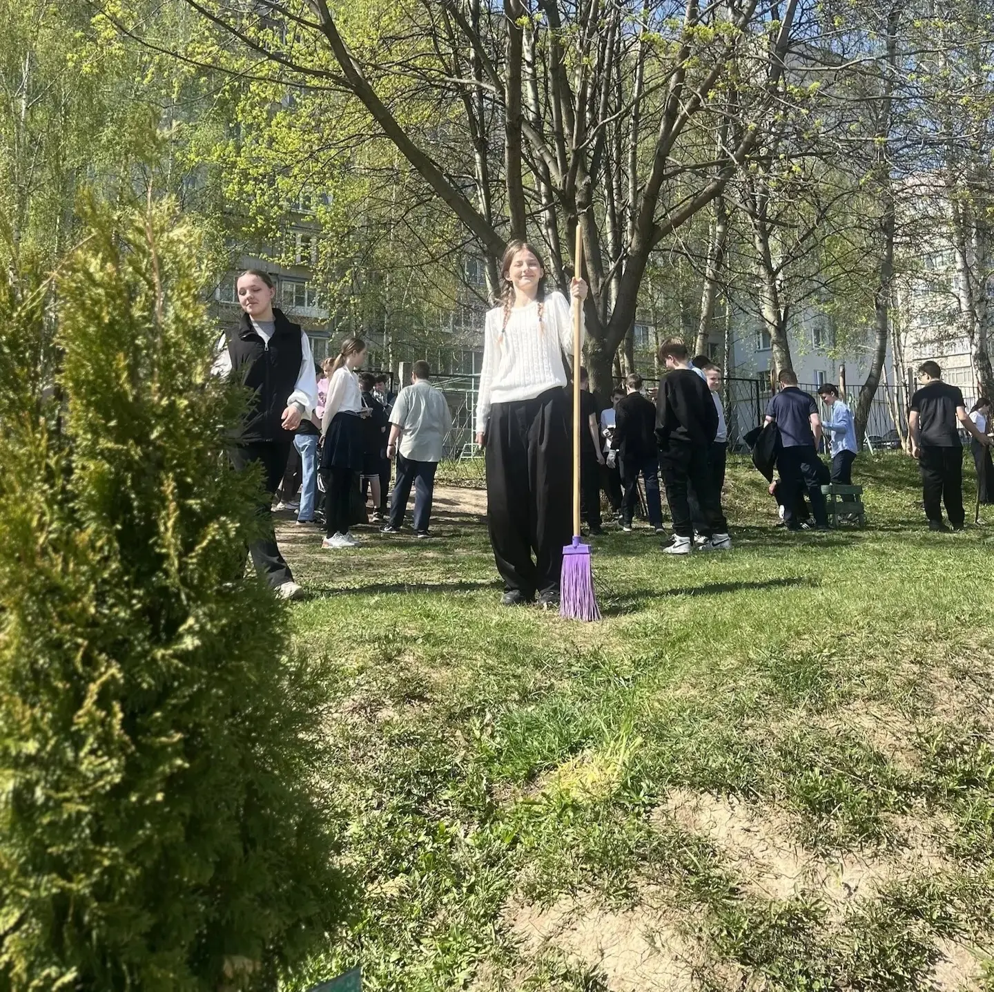 ♻👥МЕСЯЧНИК ПО БЛАГОУСТРОЙСТВУ ГОРОДА. ОБЩЕШКОЛЬНЫЙ СУББОТНИК👥♻  5 мая 2026 года учащиеся и педагоги 