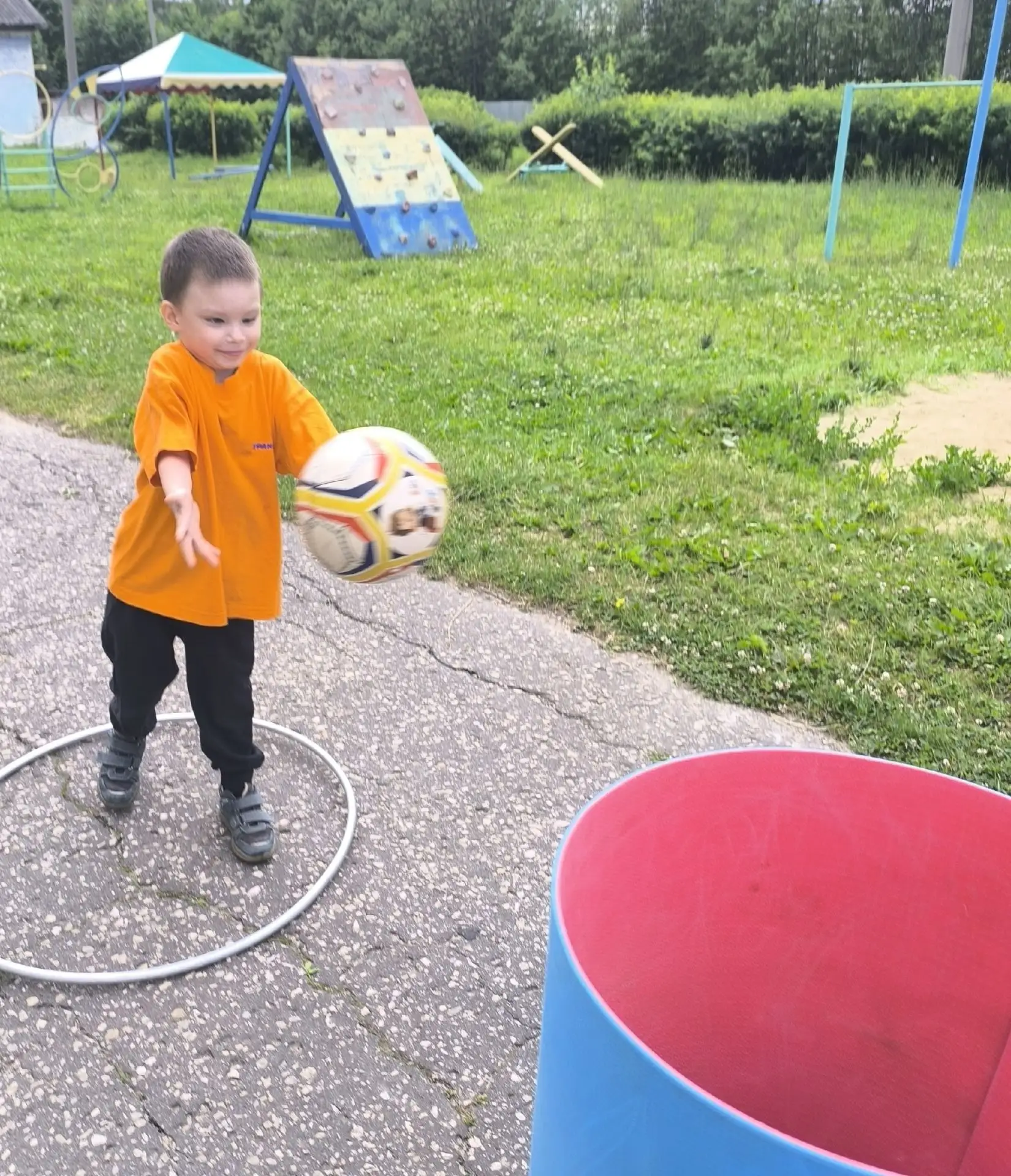 ⚽Всемирный день детского футбола отмечается ежегодно 19 июня. 
Главная идея праздника — показать, чт