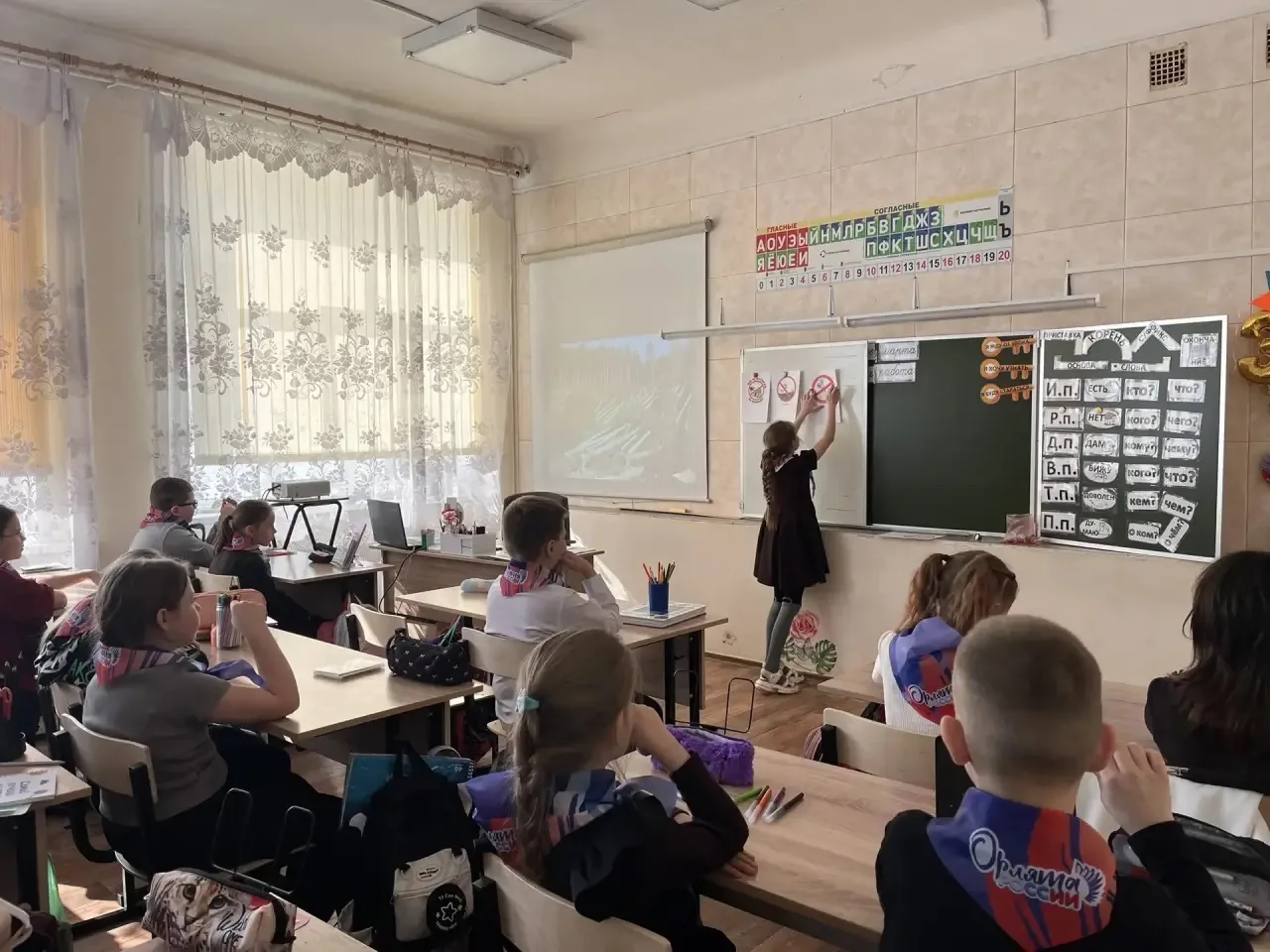 📚🌍 Орлята - экологи 3 «Б» класса снова в деле! На этой недели у них прошло занятие на тему «Берегите