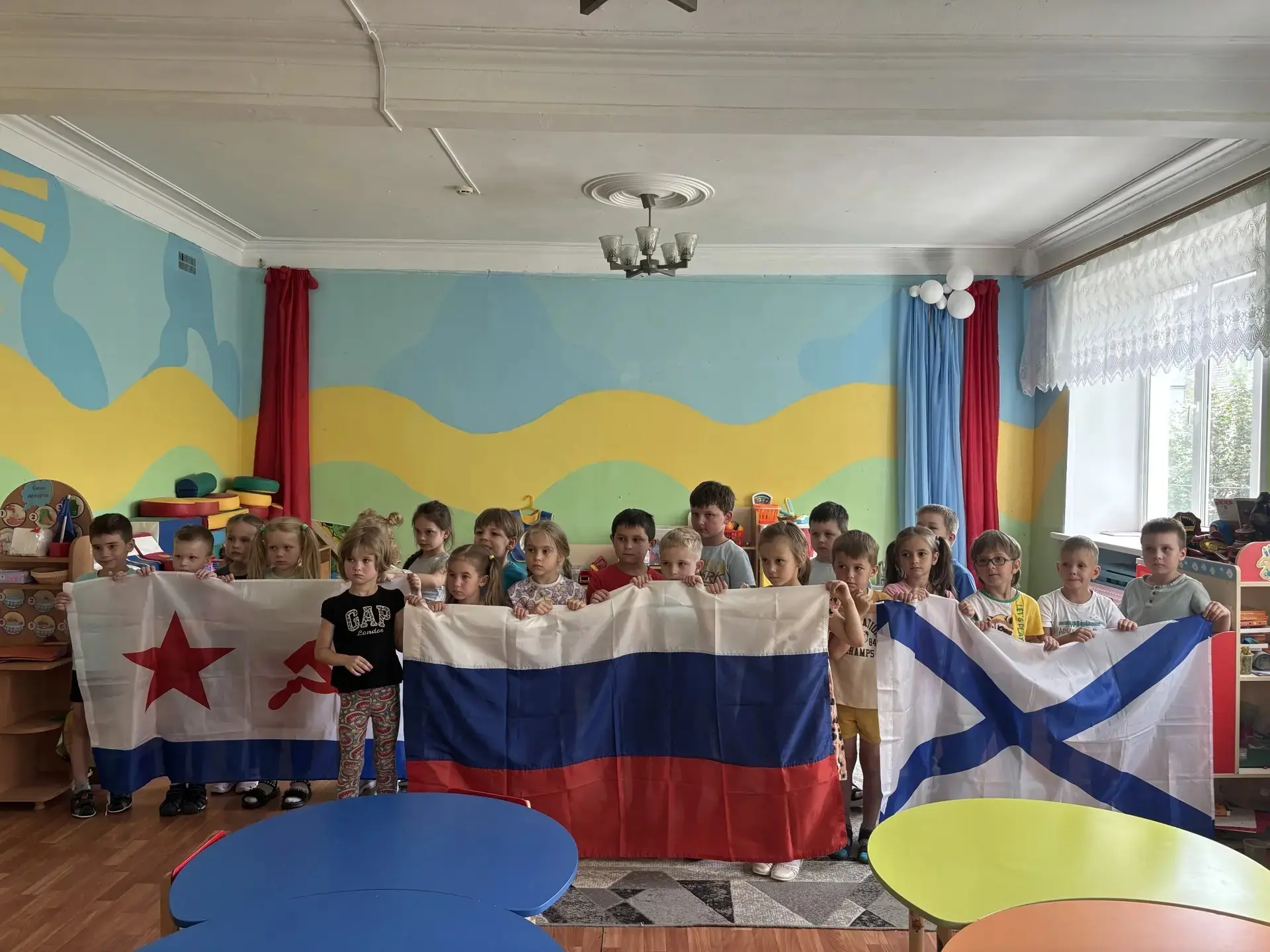 🎉 Патриотическое путешествие в мир традиций! 🎉

Сегодня к нам в гости приходила библиотекарь из «Д