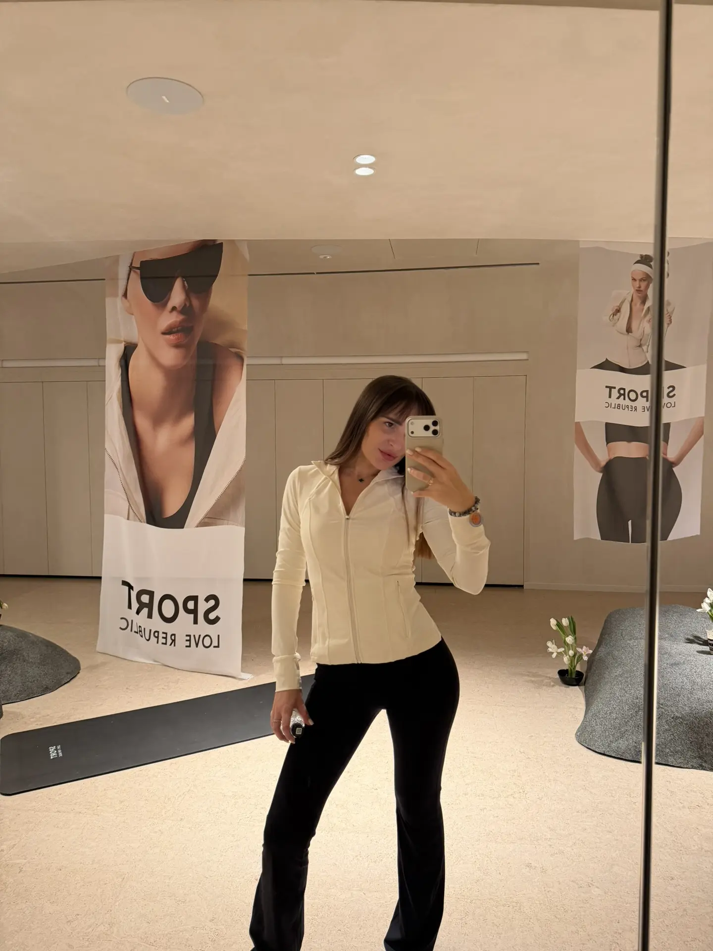 Сегодняшнее утро началось особенно с открытия поп-апа Love Republic Sport в коллаборации с пространс