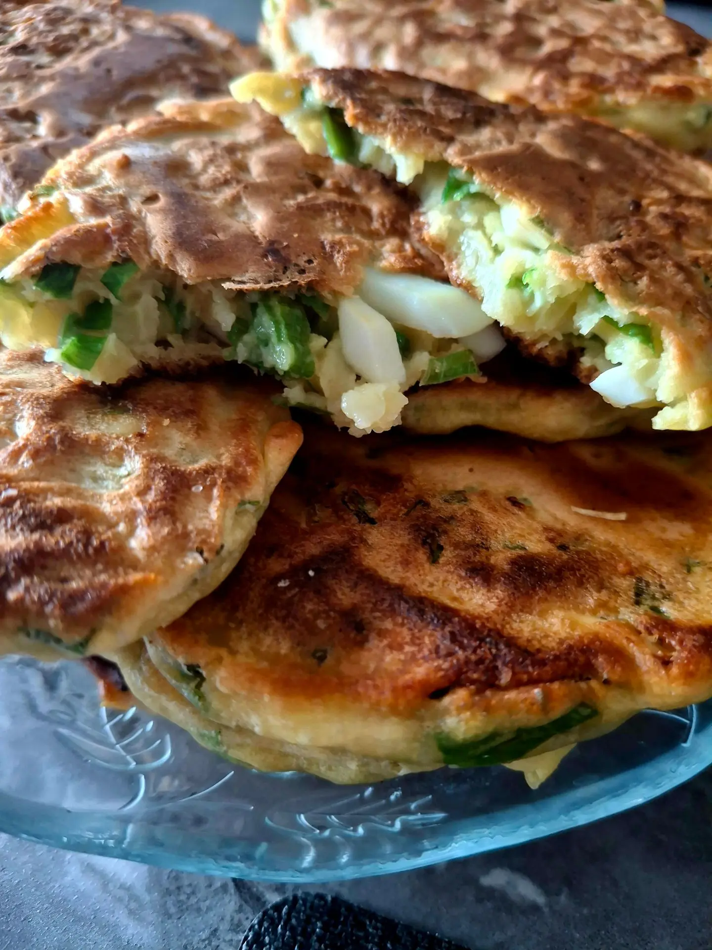 Делала ленивые пирожки с луком и яйцом 😋