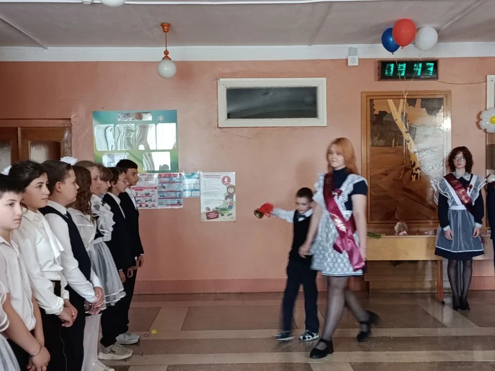 Сегодня прозвенел последний звонок для учеников 9 класса. Удачи Вам в вашем жизненном п...