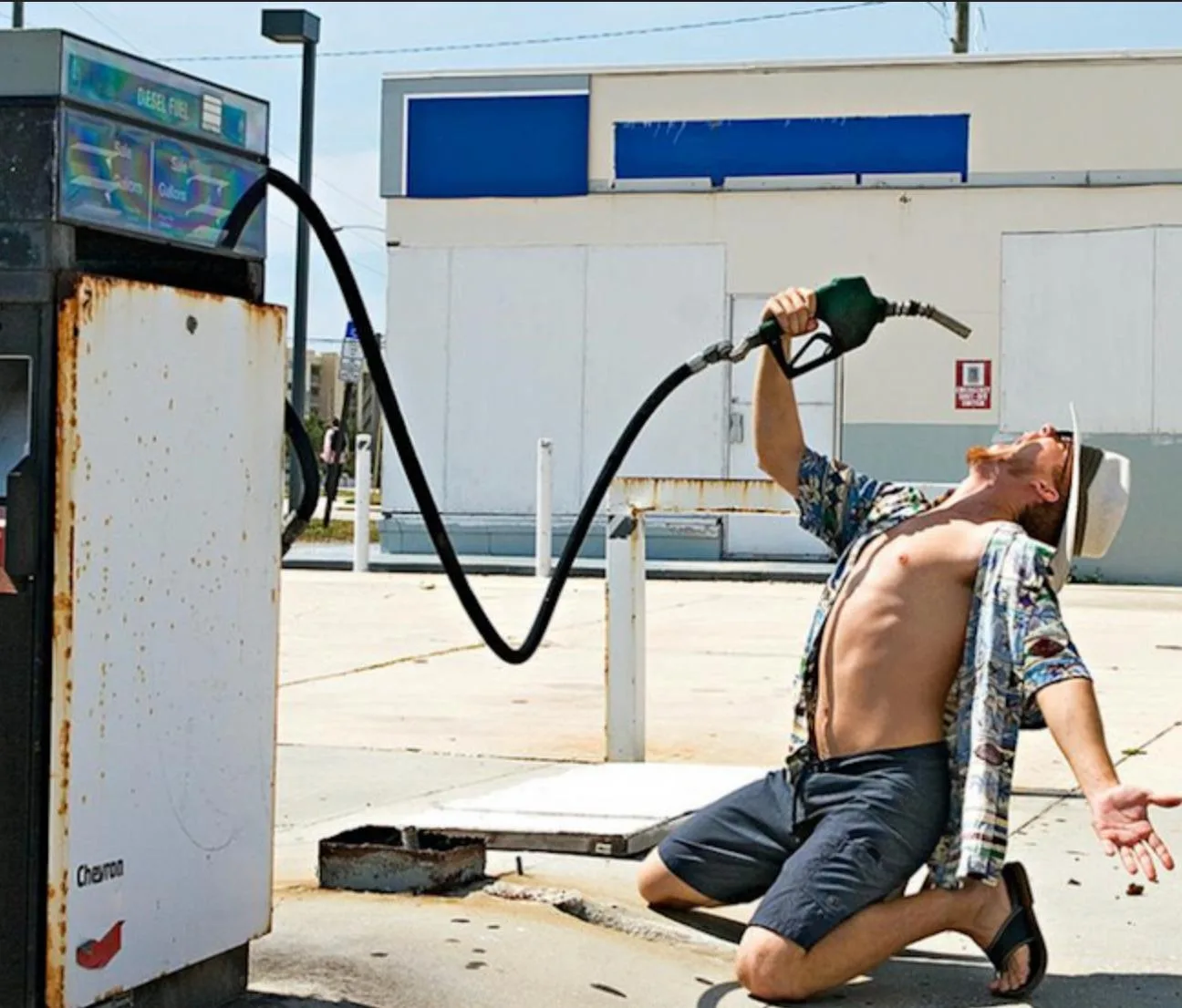 ⛽ Что НЕ нужно делать на заправке.