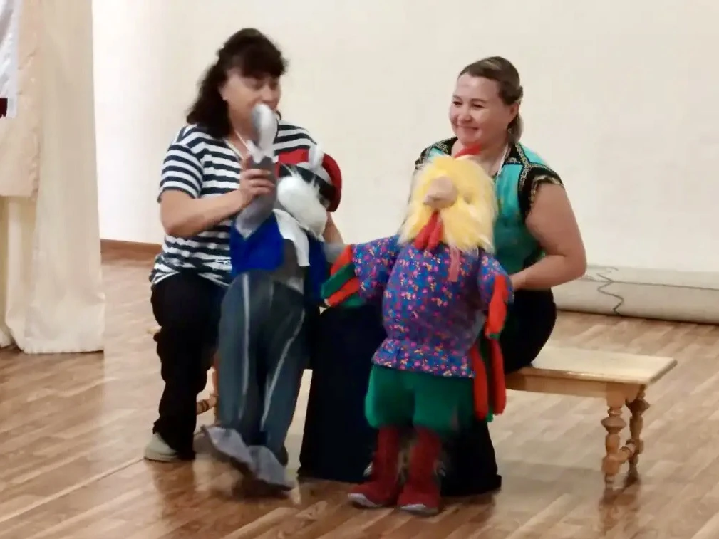 🐓🦊 Как же интересно, когда знакомая сказка оживает прямо перед глазами!

Наши малыши побывали на п