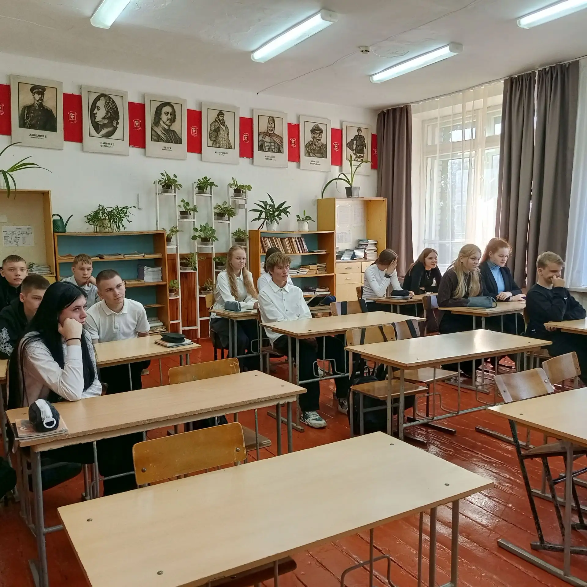 Сегодня в нашей школе учитель истории Баскаков Андрей Владимирович провел единый урок, ...