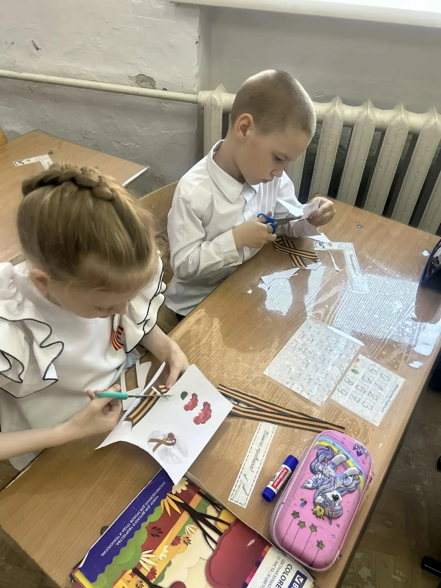 🇷🇺 Маленькие сердца, великая память: 1В и георгиевская лента  Сегодня в 1«В» классе под чутким руков