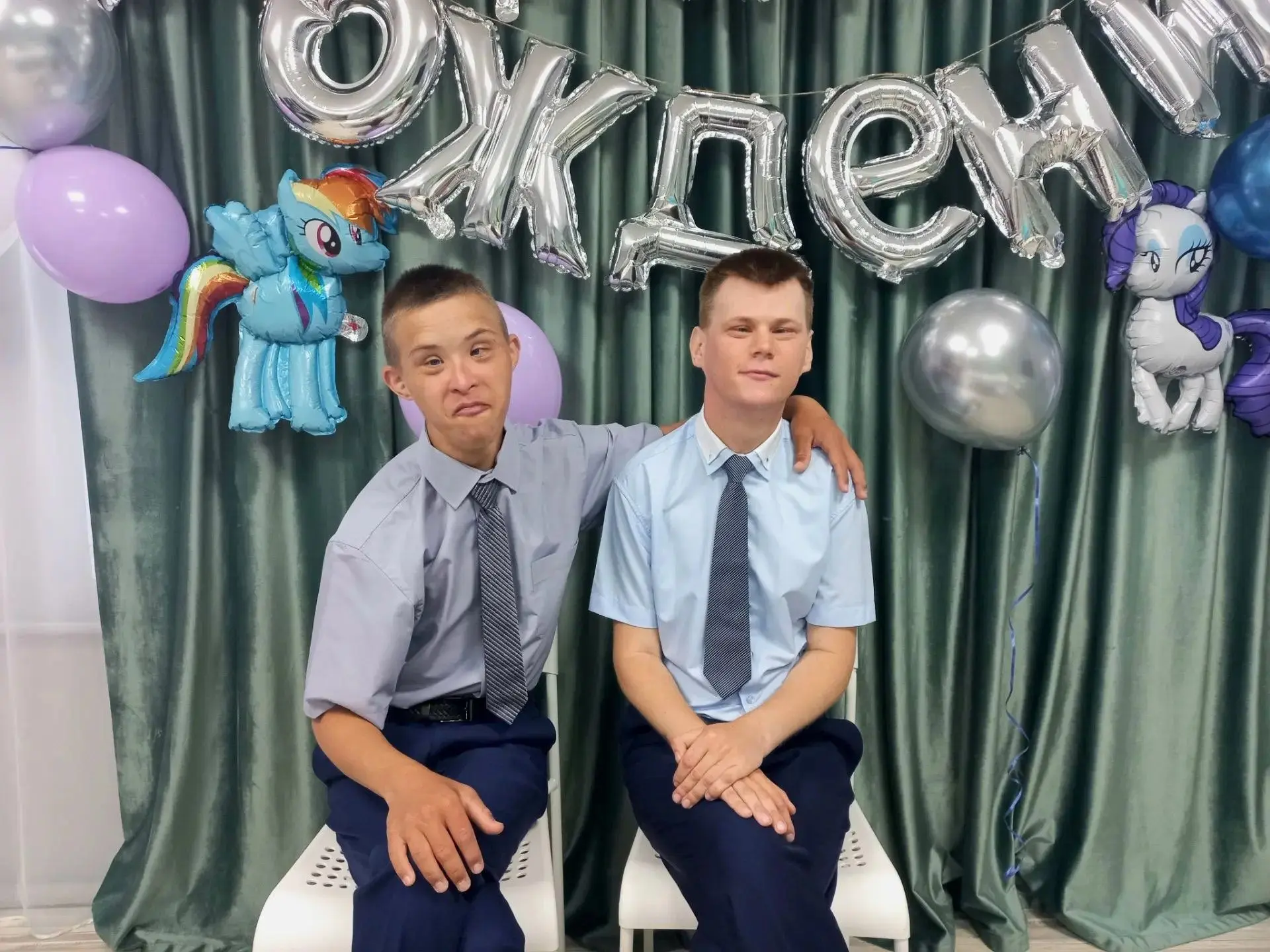 Поздравили наших любимых Диму и Сережу с днем рождения. Было море смеха, зажигательные конкурсы и не