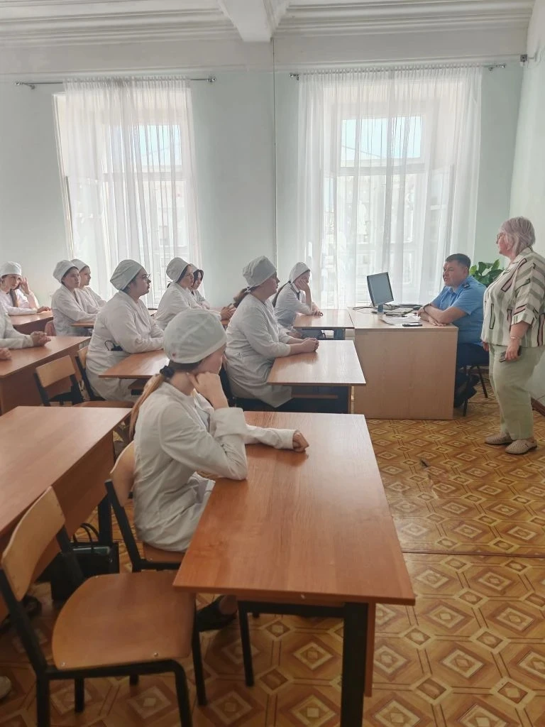 25 мая состоялась встреча прокурора города Елабуга Низамиева Айрата Шакертзяновича со с...
