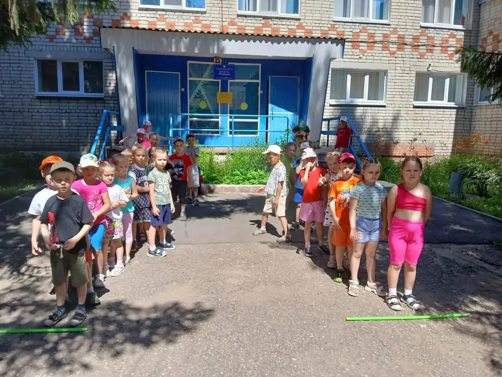 Спортивное развлечение"Лето для здоровья",в группах" Белочка" и "Золотая рыбка."
