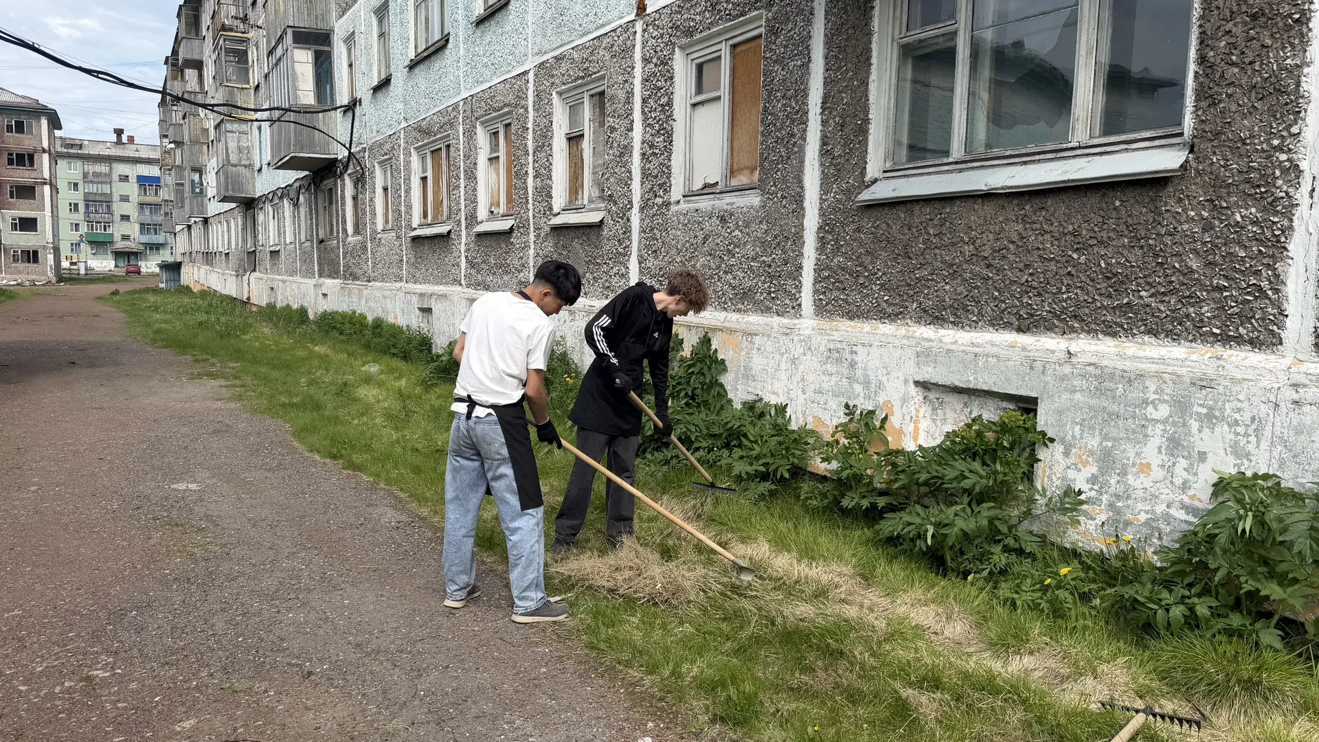📌Сегодня, 17 июня 2026 года, успешно завершилась первая смена трудовой бригады на базе МОУ "СОШ№42"