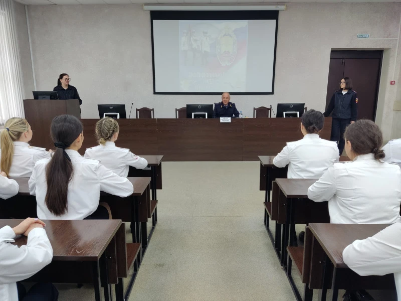 В Новосибирске молодые офицеры получили свидетельства об окончании обучения и прохождении первоначал
