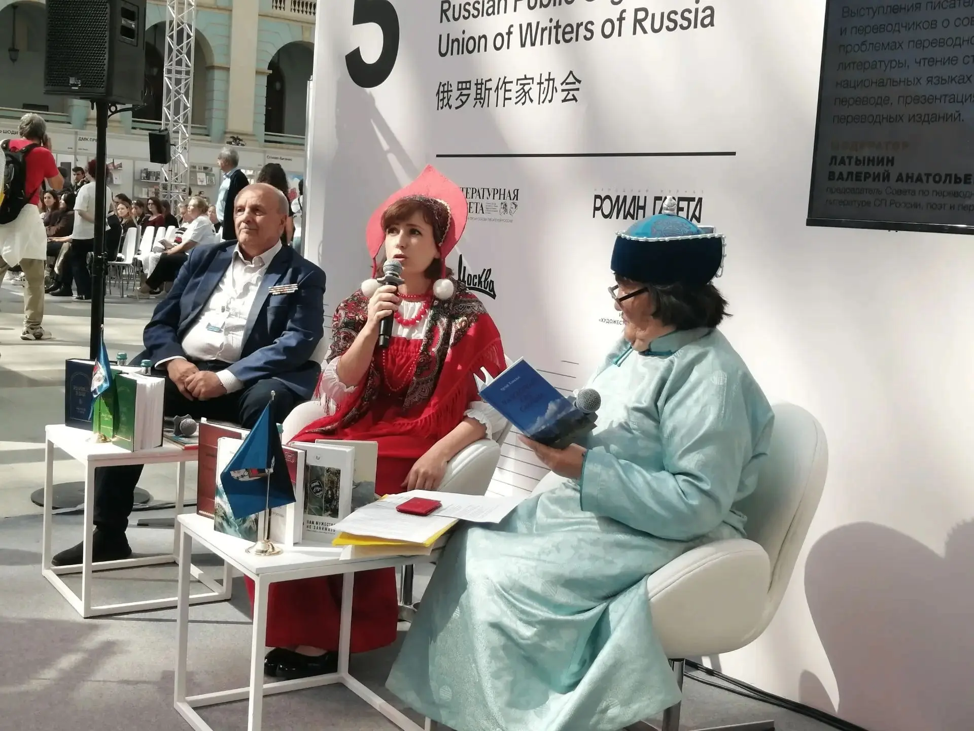 Вчера я побывала на Московской международной книжной ярмарке в Гостином дворе.