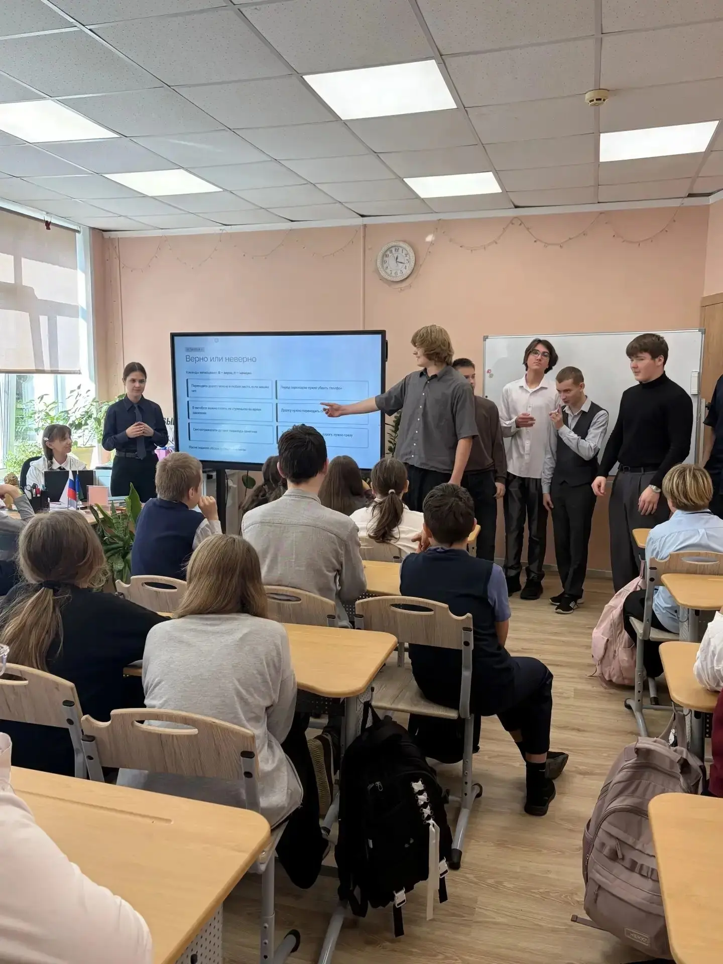 В рамках проведения городской акции "В школу без ДТП" ученики 10-3 класса подготовили и...
