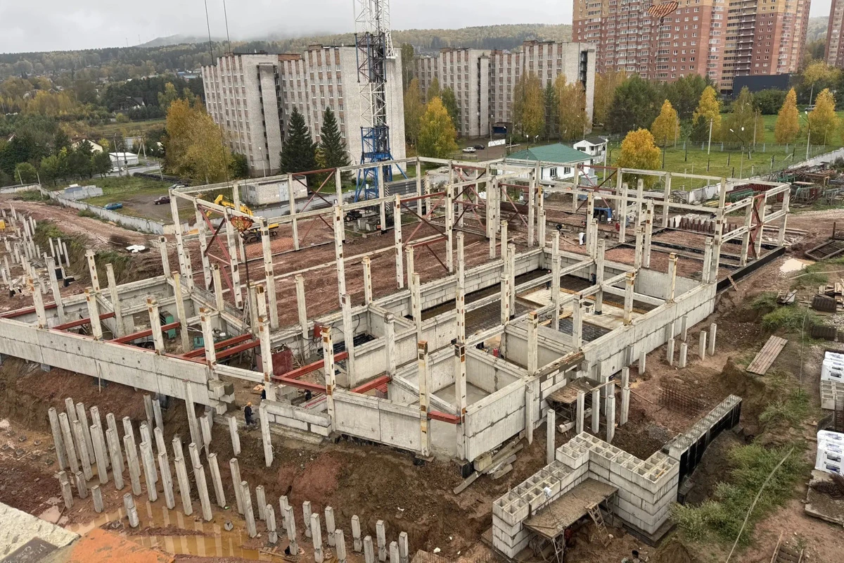 Для строящейся школы на Елены Стасовой завершили устройство свайного поля