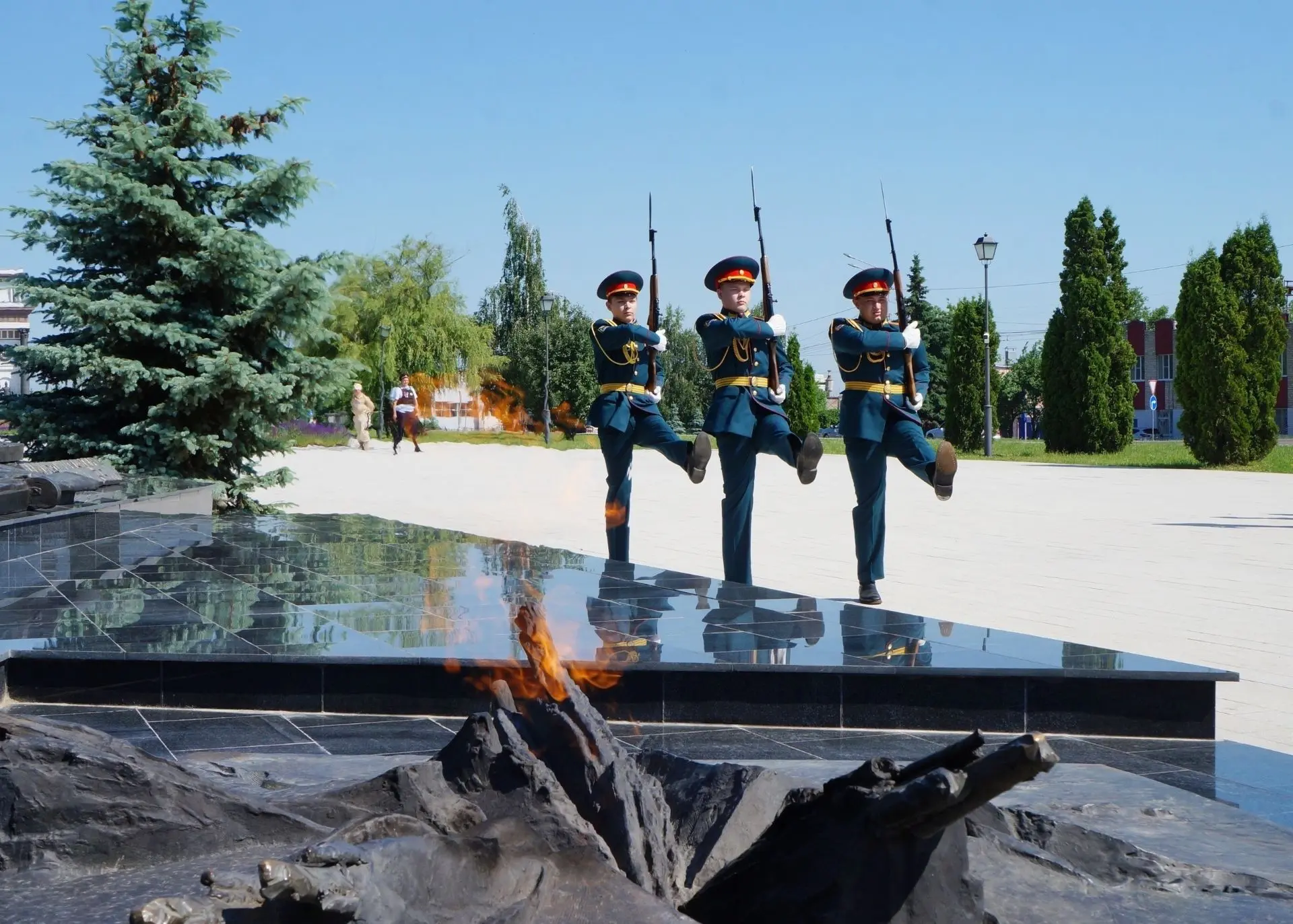 Юнармейцы Поста № 1 сегодня несли вахту памяти на мемориальном комплексе «Курская дуга»

В День Росс