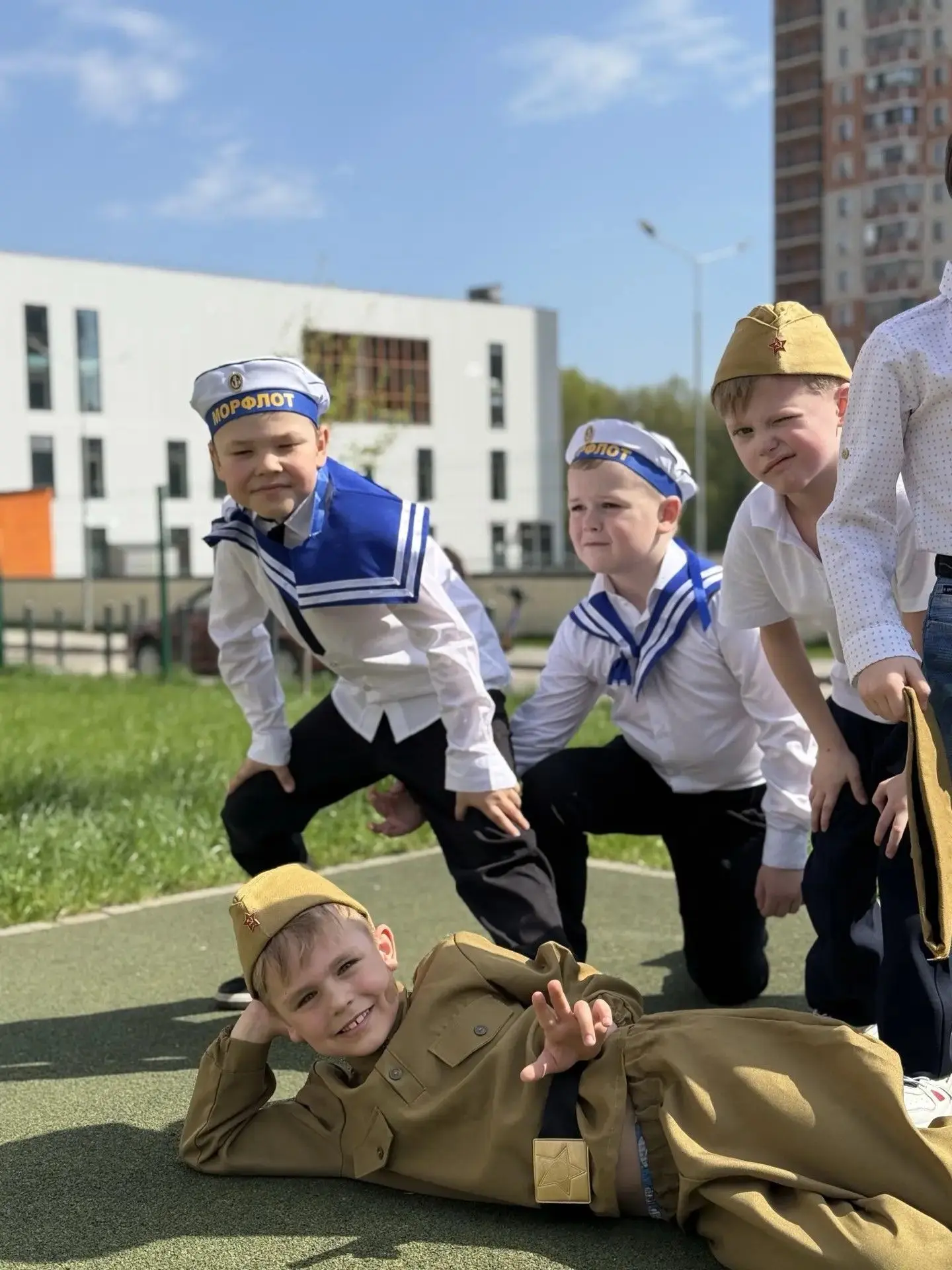 В дошкольном отделении "Хоровод"  прошли утренники, посвящённые Дню Победы!  Воспитанники прикоснули