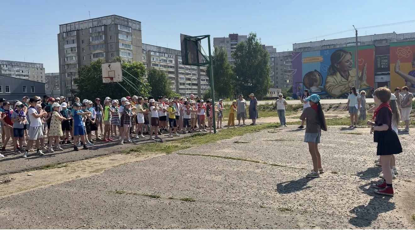 После длительных выходных мы снова возвращаемся к вам ☀️

Утро началось с зарядки и линейки, настрое