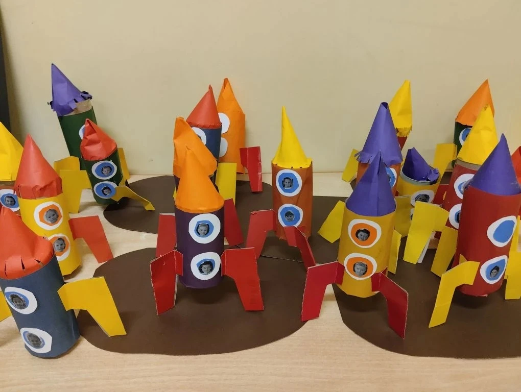 🚀 Путешествие по космосу в старшей группе №17!  🛰На этой неделе ребята из старшей группы №17 вместе 