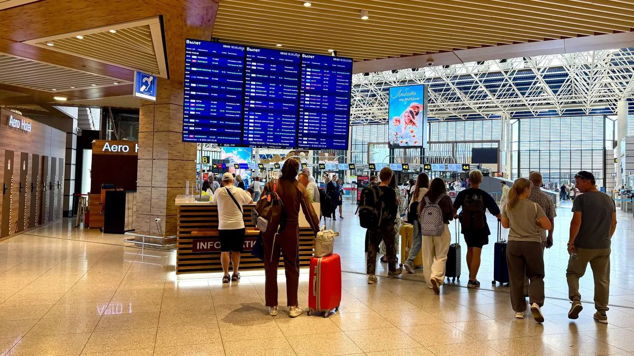 ✈️Аэропорт Сочи работает в штатном режиме

🛃Суточный план полетов гражданских воздушных судов на 18