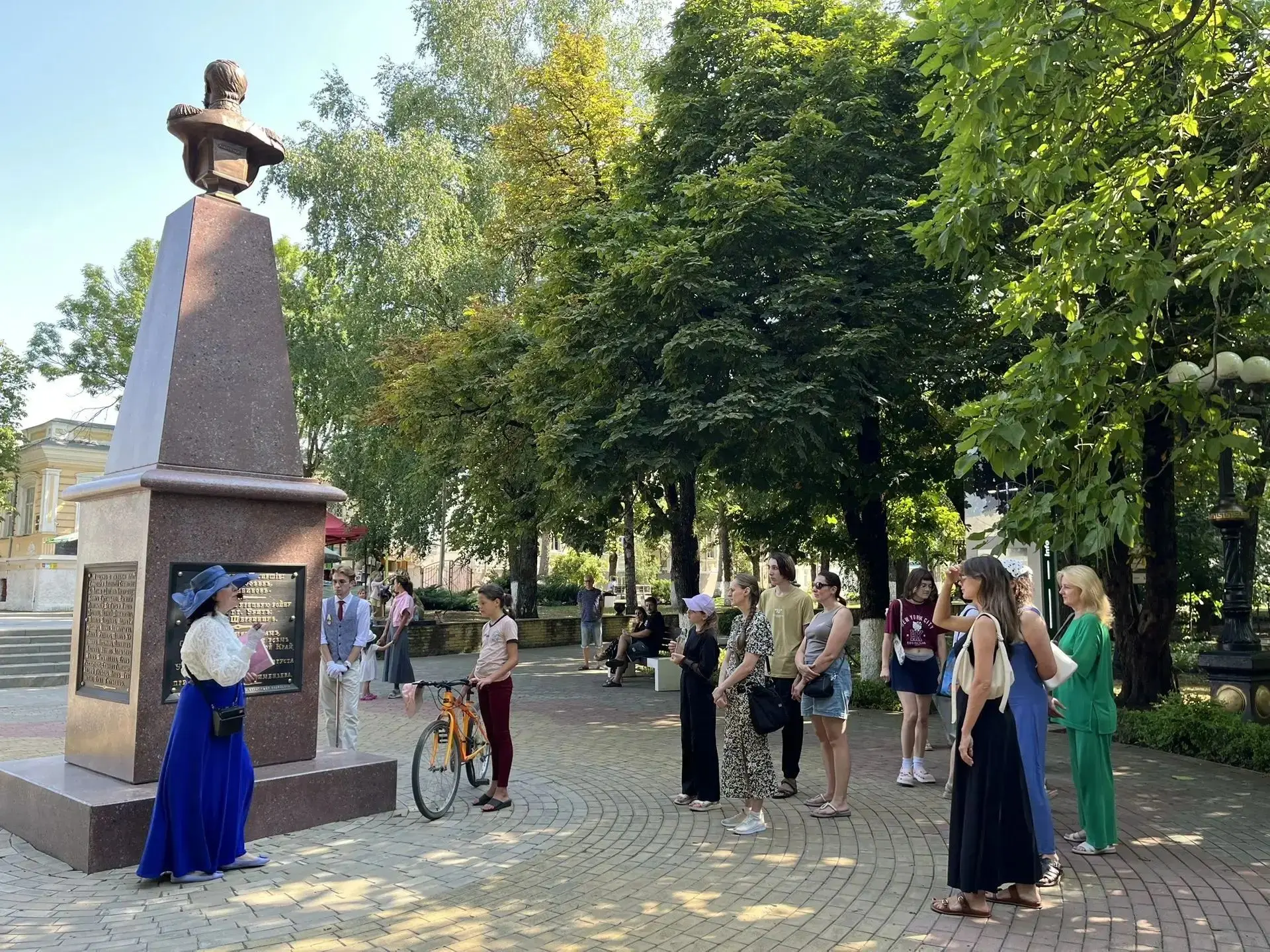 🎩💍🏛🌳🎭 В субботний вечер 25 июля сотрудниками и юными волонтерами Лабинского музея была проведён