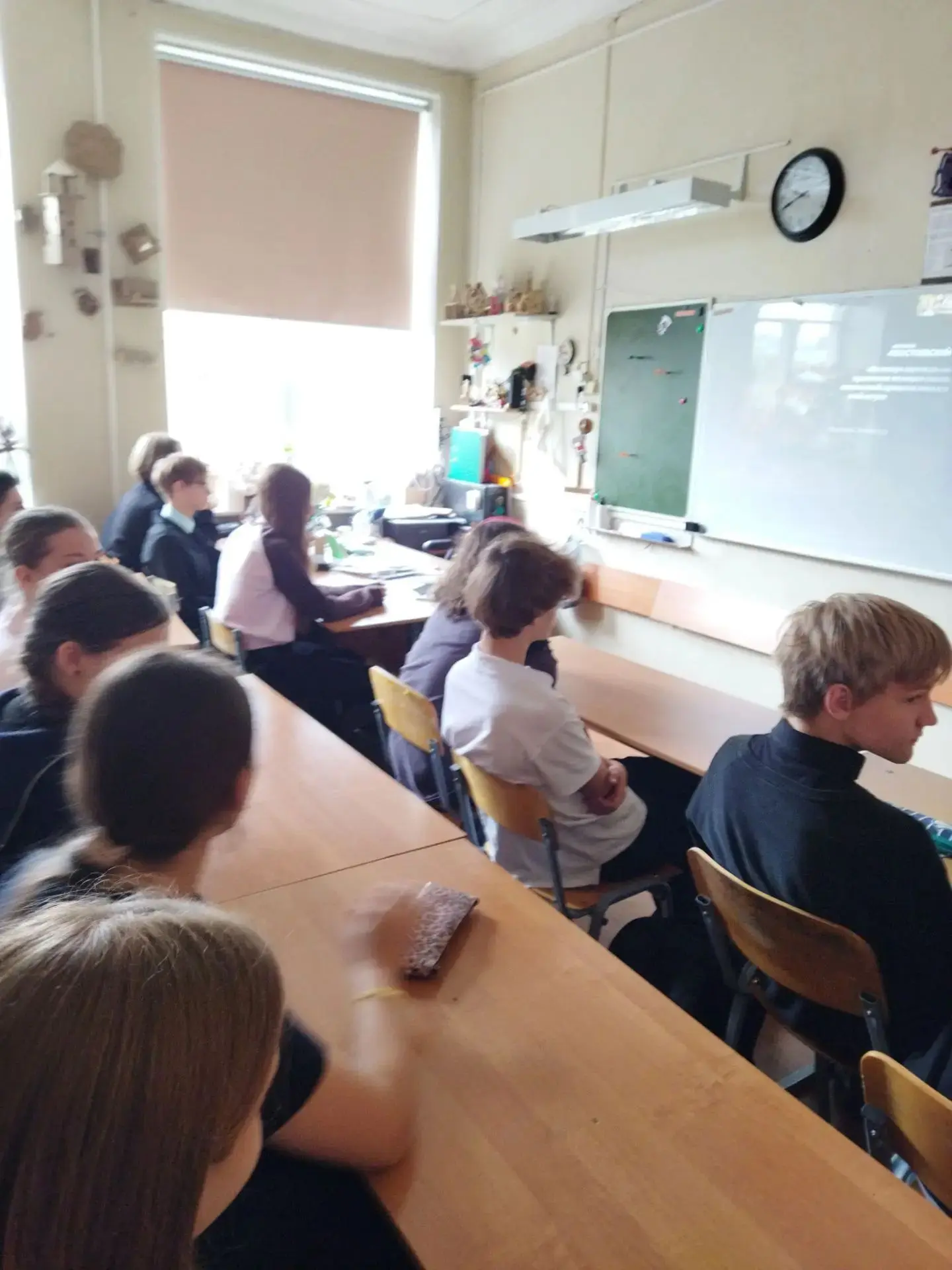 📍 В рамках декады противодействия идеологии экстремизма и фашизма в 8а классе в преддв...