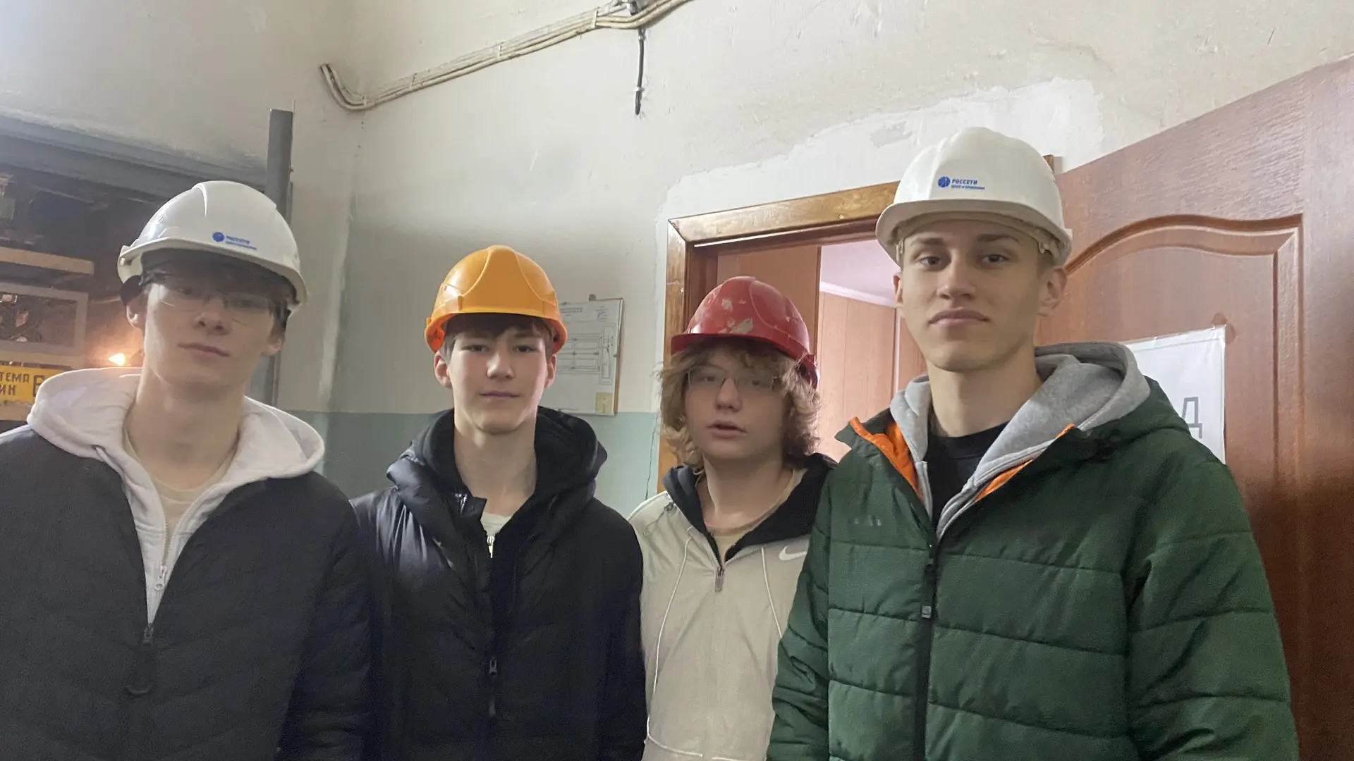 ⚡ Шаг в профессию: ученики физ-хима познакомились с работой энергетиков изнутри В мире, где без свет