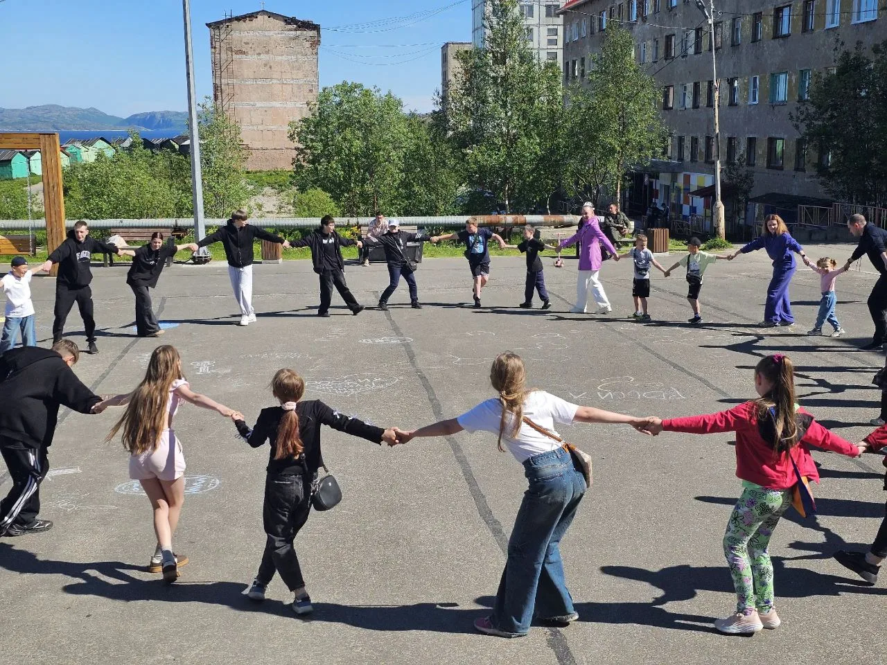 Когда мы вместе — в этом и есть сила 🌍🤝

Представьте круг. В нём нет первого и последнего, нет гла