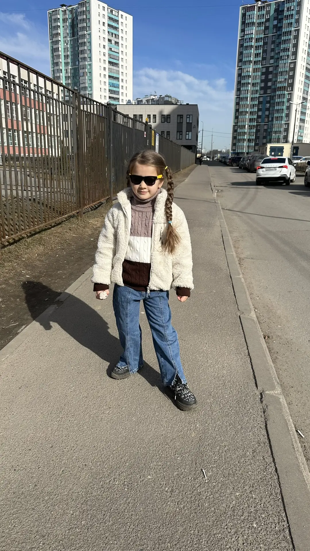 Как я умею себя накрутить 😀  Вчера делала свои упражнения для лица и как-то так удачно упал свет на 