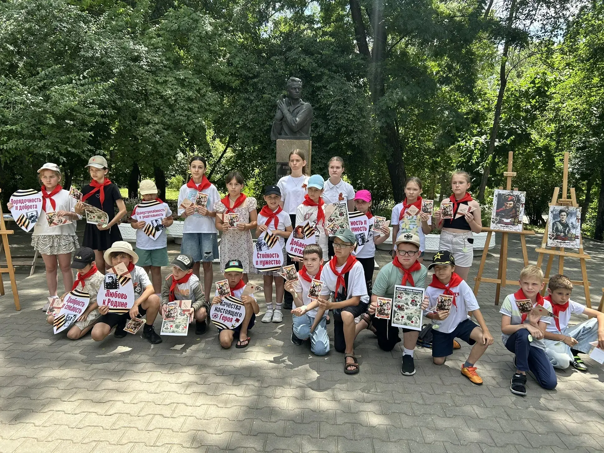 22 июня — День памяти и скорби, день начала Великой Отечественной войны 1941 года.
      В этот памя