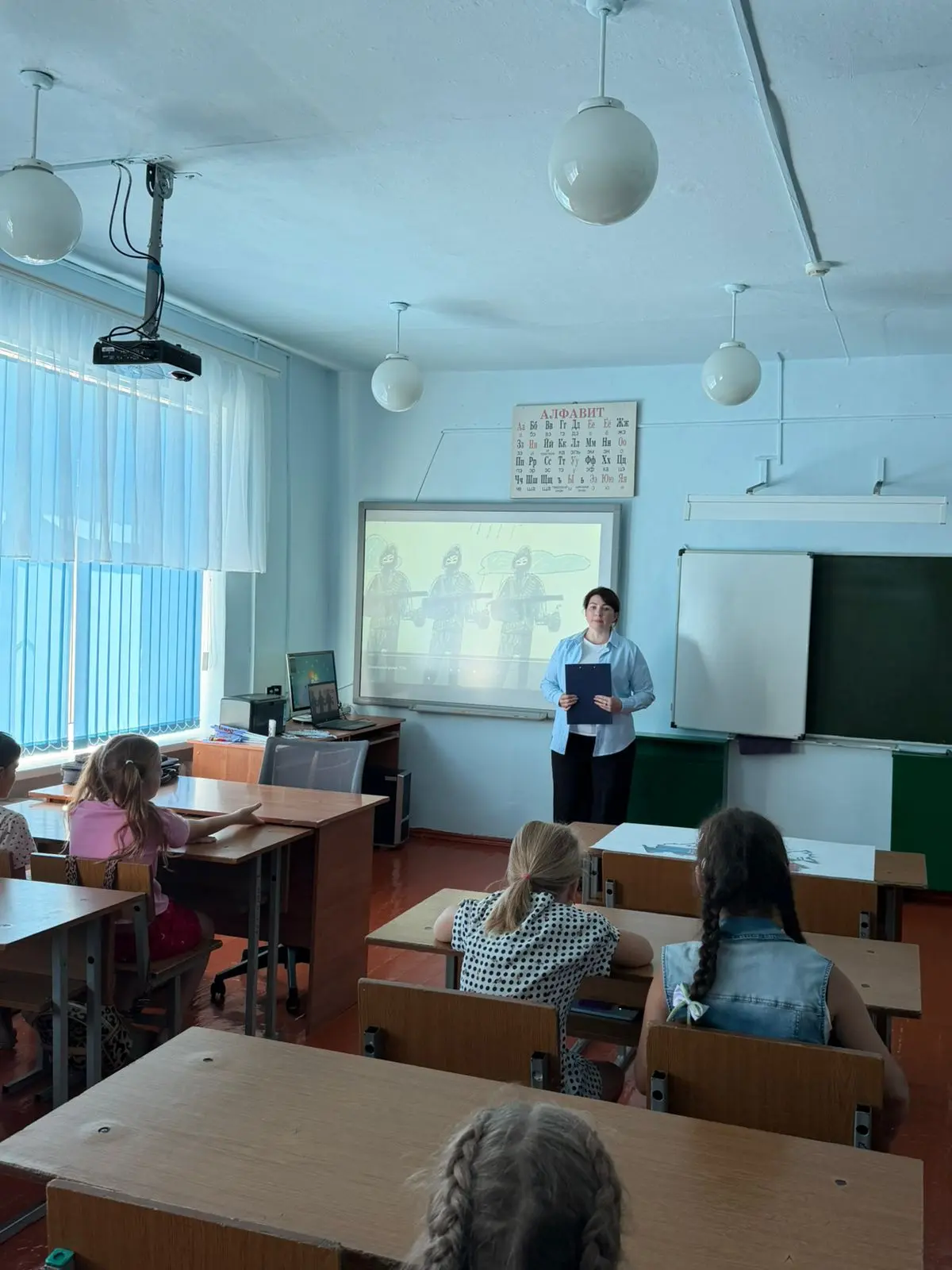 Специалисты МУК "ДК "Союз" пос. Верхнестепной провели для учащихся 2-3-го и  8-го класс...