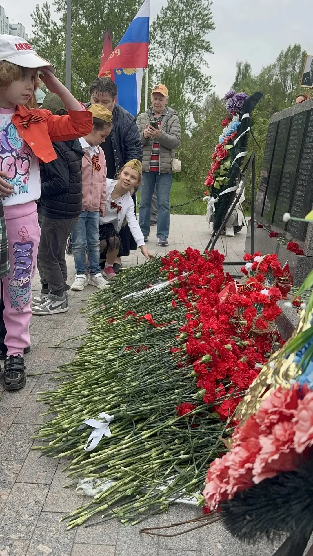 Акция «Красные гвоздики» — память в маленьких сердцах!  В канун Дня Победы воспитанники дошкольного 