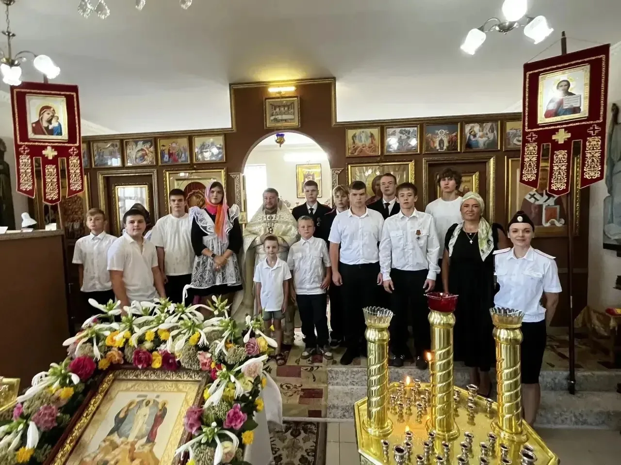 Сегодня, в светлый праздник Яблочного Спаса, учащиеся казачьих классов и групп казачьей...