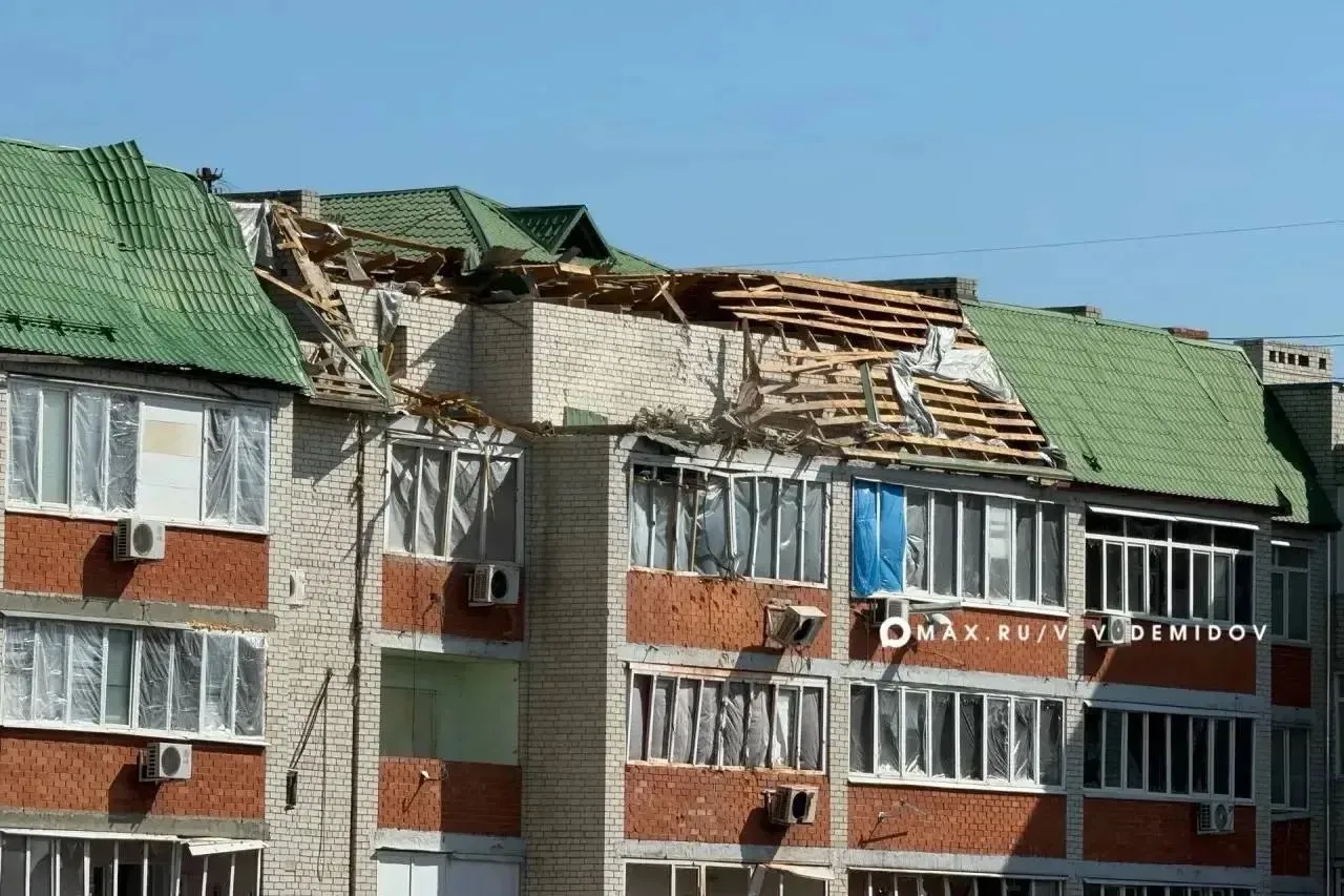 Жильё, пострадавшее от атак БПЛА, продолжают восстанавливать в Белгороде.