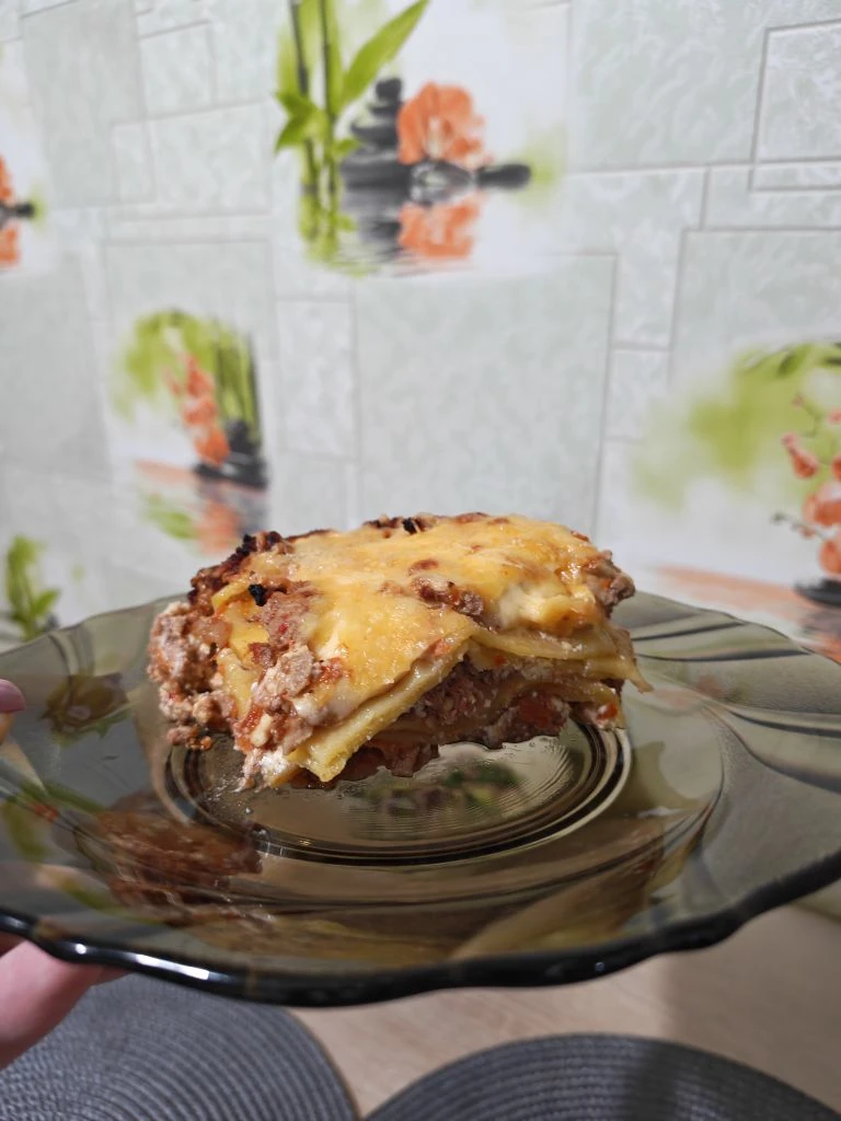 На работе очередной активный день, но вечером я отвлеклась на готовку 🥧 на ужин - лаза...