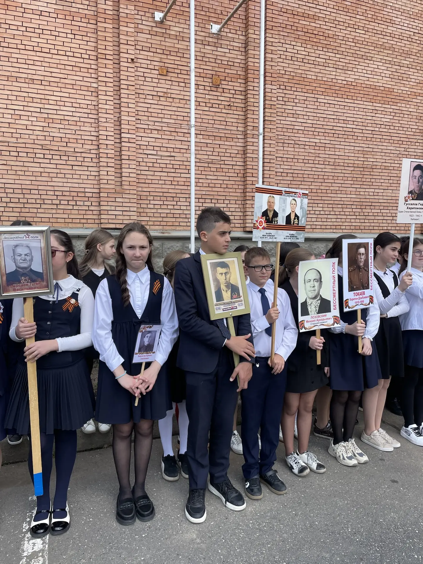 «Бессмертный полк» — живая связь поколений  Сегодня, 8 мая, в лицее прошла трогательная и значимая а