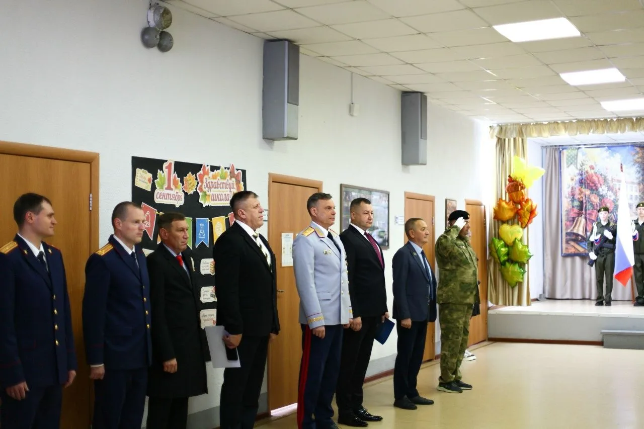 Руководитель следственного управления СК России по Челябинской области поздравил кадет ...